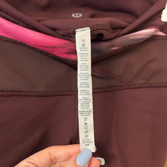 Lululemon Boogie Short Full-On Luon Roll Down Reversible Burgundy Size 10 - Picture 8 of 10